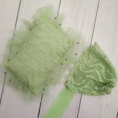3_pista_green_lace_pillow_bonnet_setfor_newborn_baby
